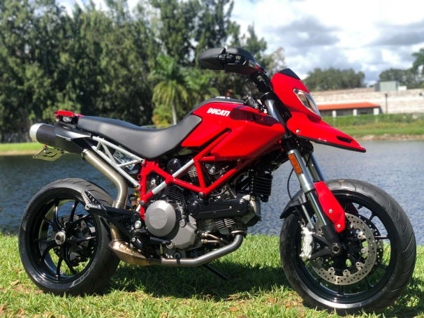 Ngắm chiến mã Ducati Hypermotard 821 SP cùng loạt đồ chơi cực khủng trị giá  hàng trăm triệu đồng tại Hà Nội  CafeAutoVn