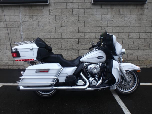 Rent Harley Davidson Electra Glide in Angers