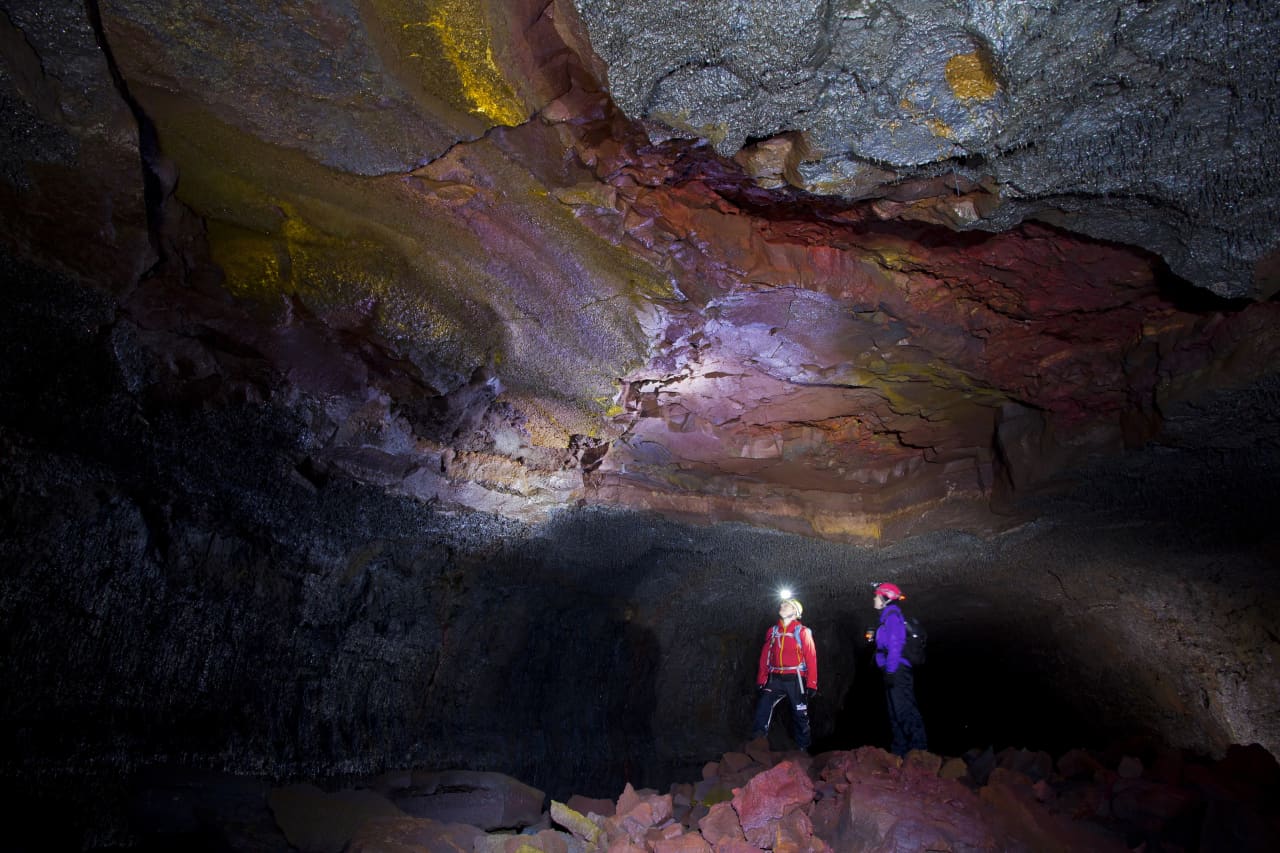 Vidgelmir Cave