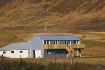 Urðartindur Travel Service