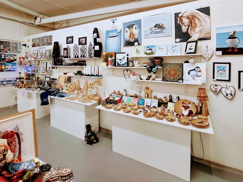Arts and store crafts shops