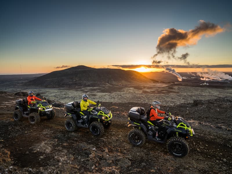 visit erupting volcano iceland