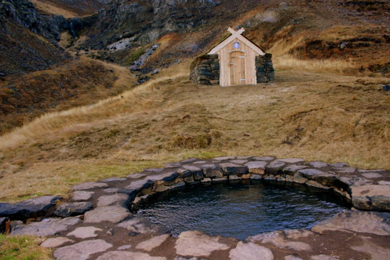 Gudrunarlaug, geothermal pool