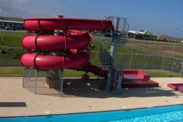 Garður Swimming pool