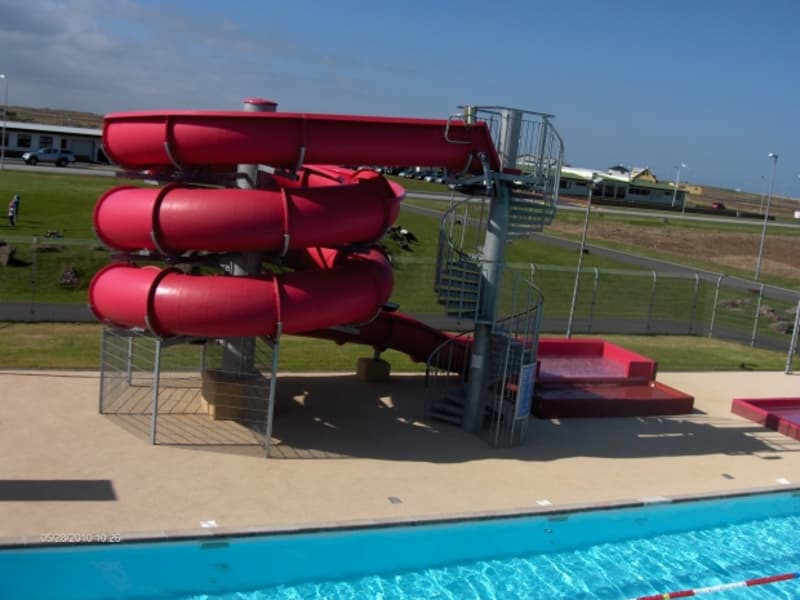 Garður Swimming pool