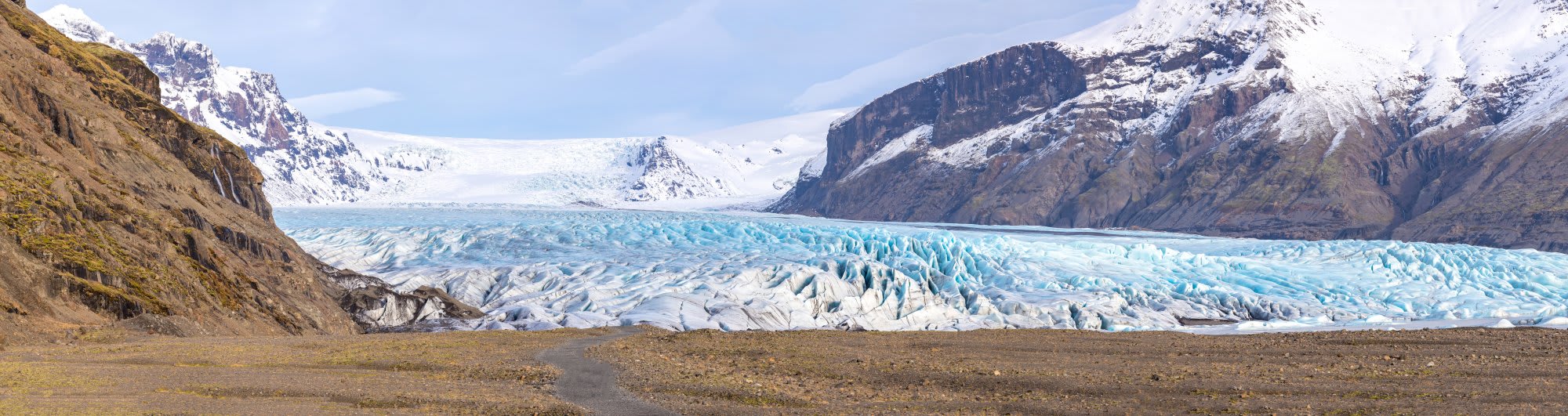 A stunning panoramic view of Vatnajökull glacier in Iceland, showcasing brilliant turquoise