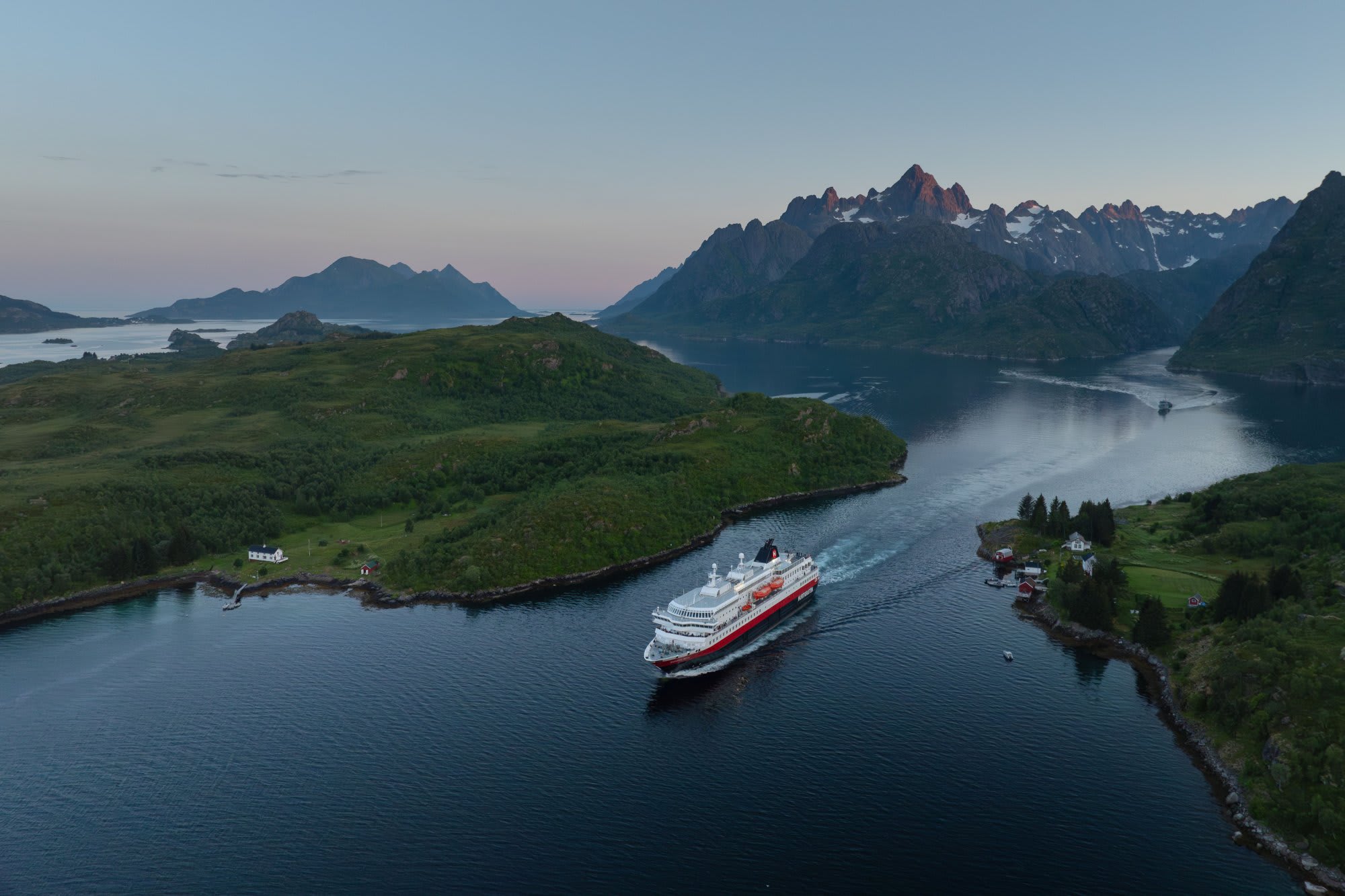 CREDIT-Hurtigrutens-MS-Richard-With-sailing-in-Raftsundet-Norway-Photo-Espen-Mills CREDIT - Hurtigruten's MS Richard With sailing in Raftsundet, Norway - Photo, Espen Mills.jpg