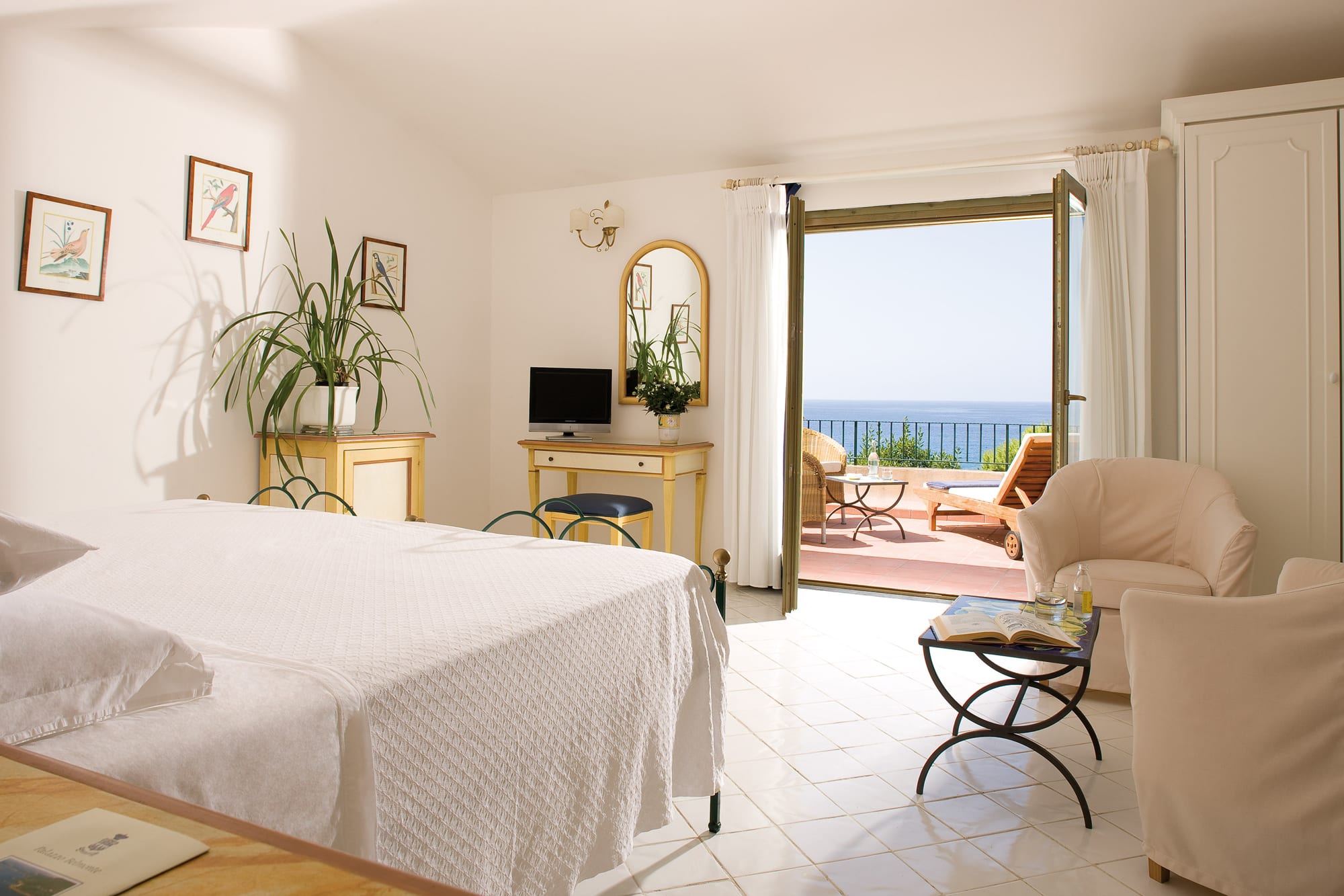 Copy of superior in villas Communal dining at Datu Wellness Tuscany