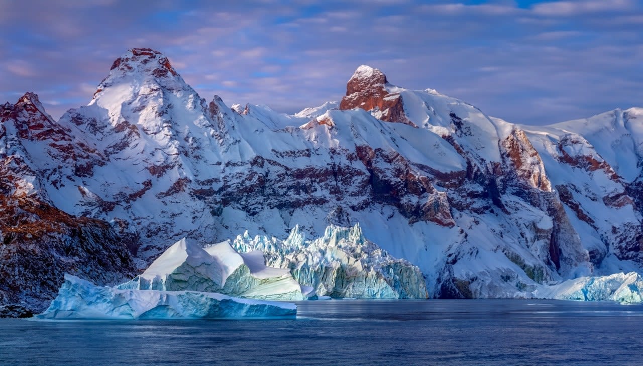 Icebergs on the Greenland coast Greenland Explorer