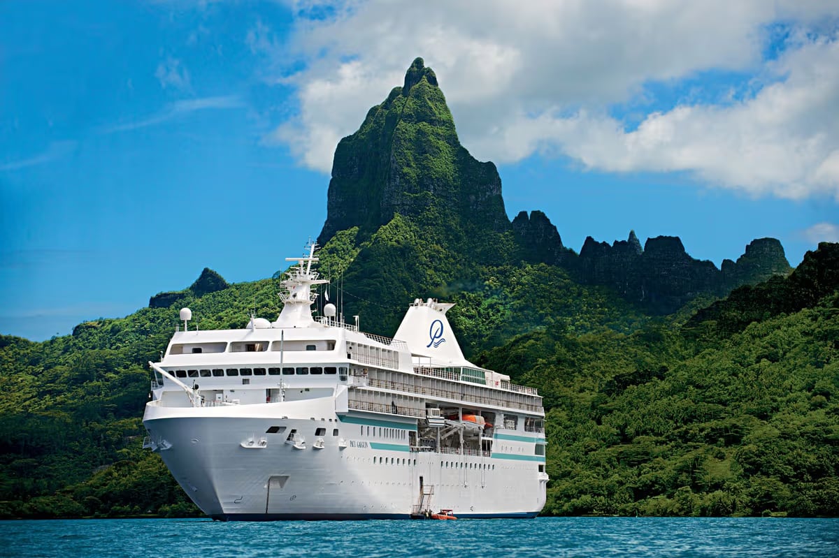Les Gauguines performing traditional Polynesian dance aboard the m/s Paul Gauguin