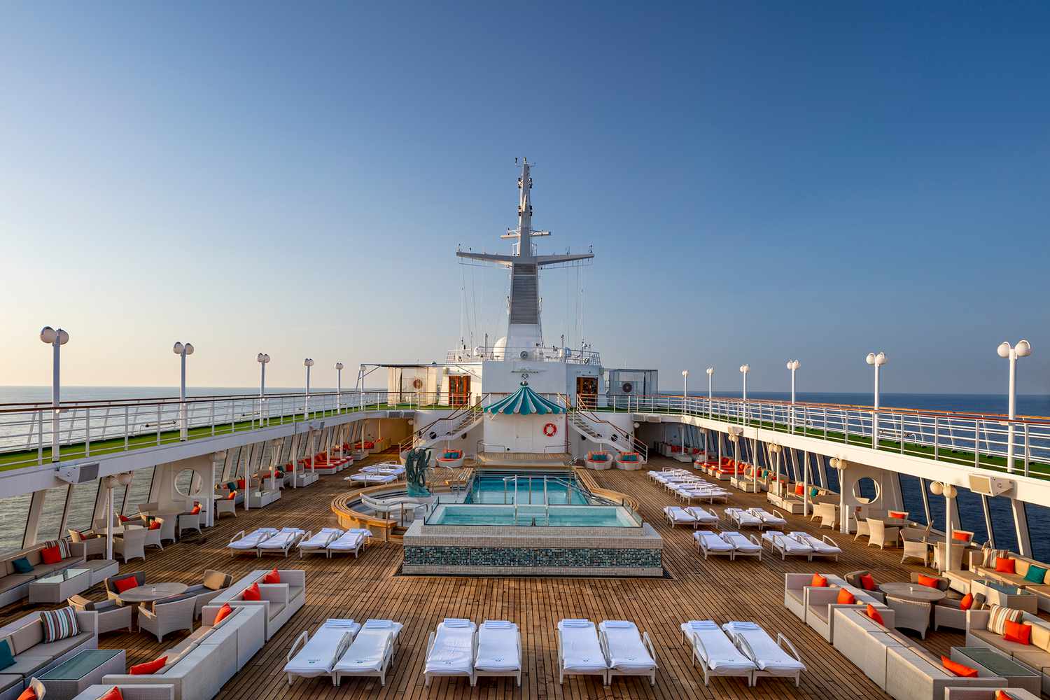 TAL-crystal-symphony-seahorse-pool-CYSLSERENITY0923-9ed72b154a2b4437bdad1b07d1913992
