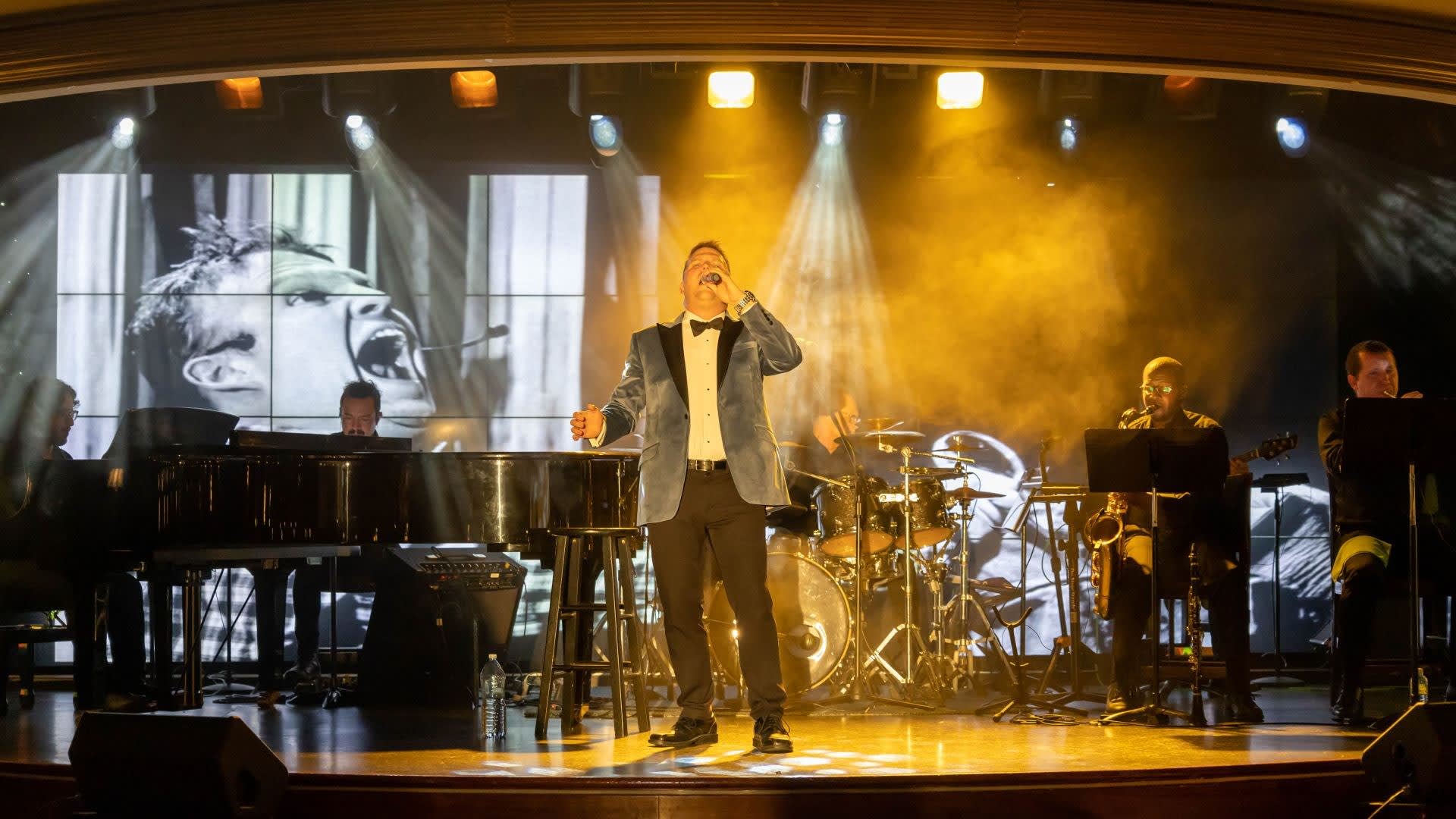 Cabaret Lounge on Azamara Pursuit