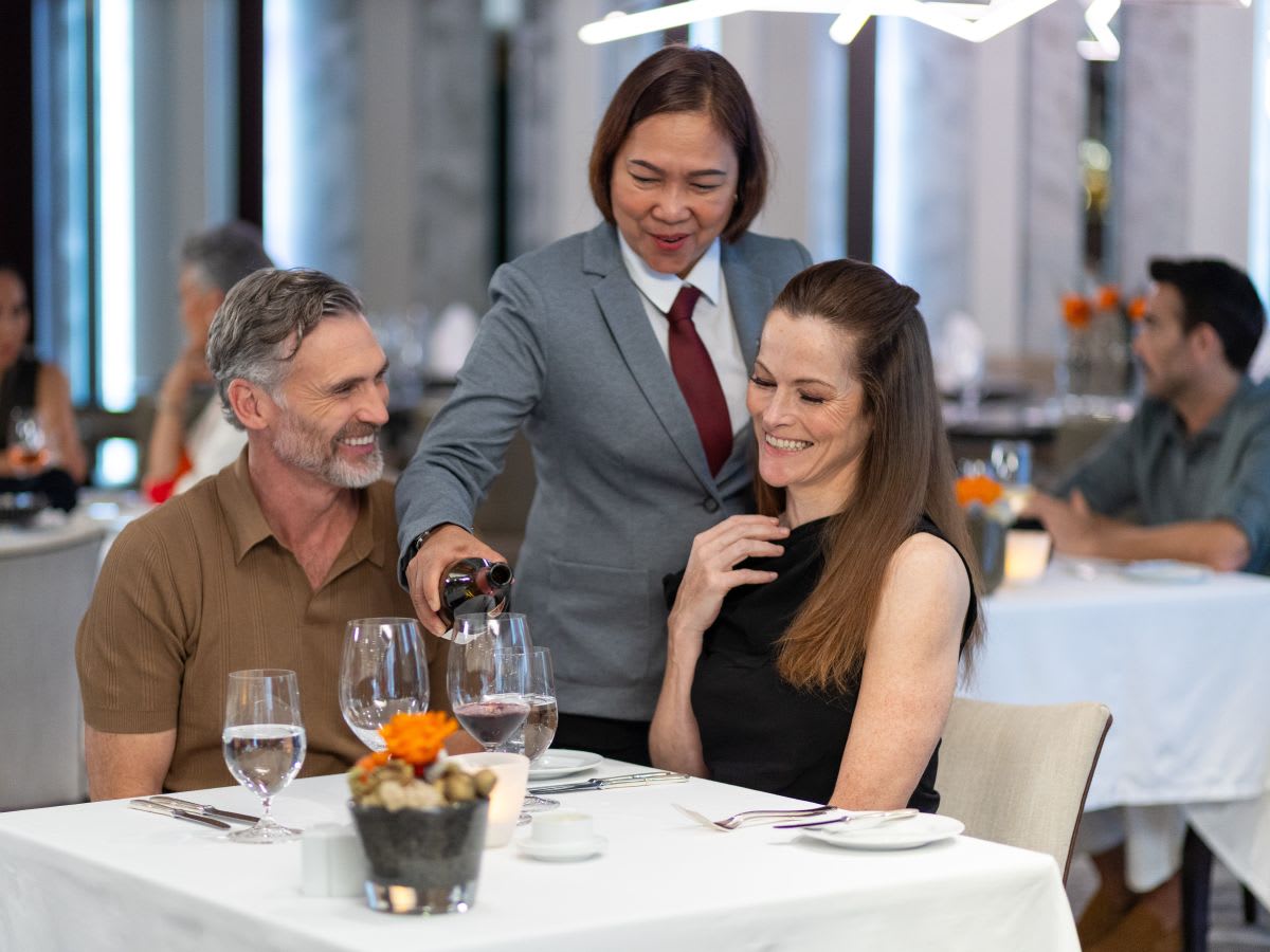 Discoveries Restaurant on Azamara Onward