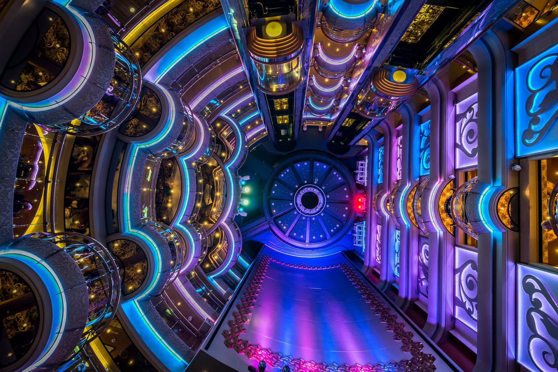 Centrum, Bars & Shows on Brilliance of the Seas