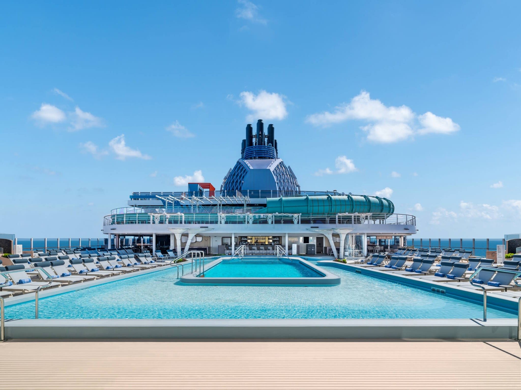 Main Pool Deck on Norwegian Aqua