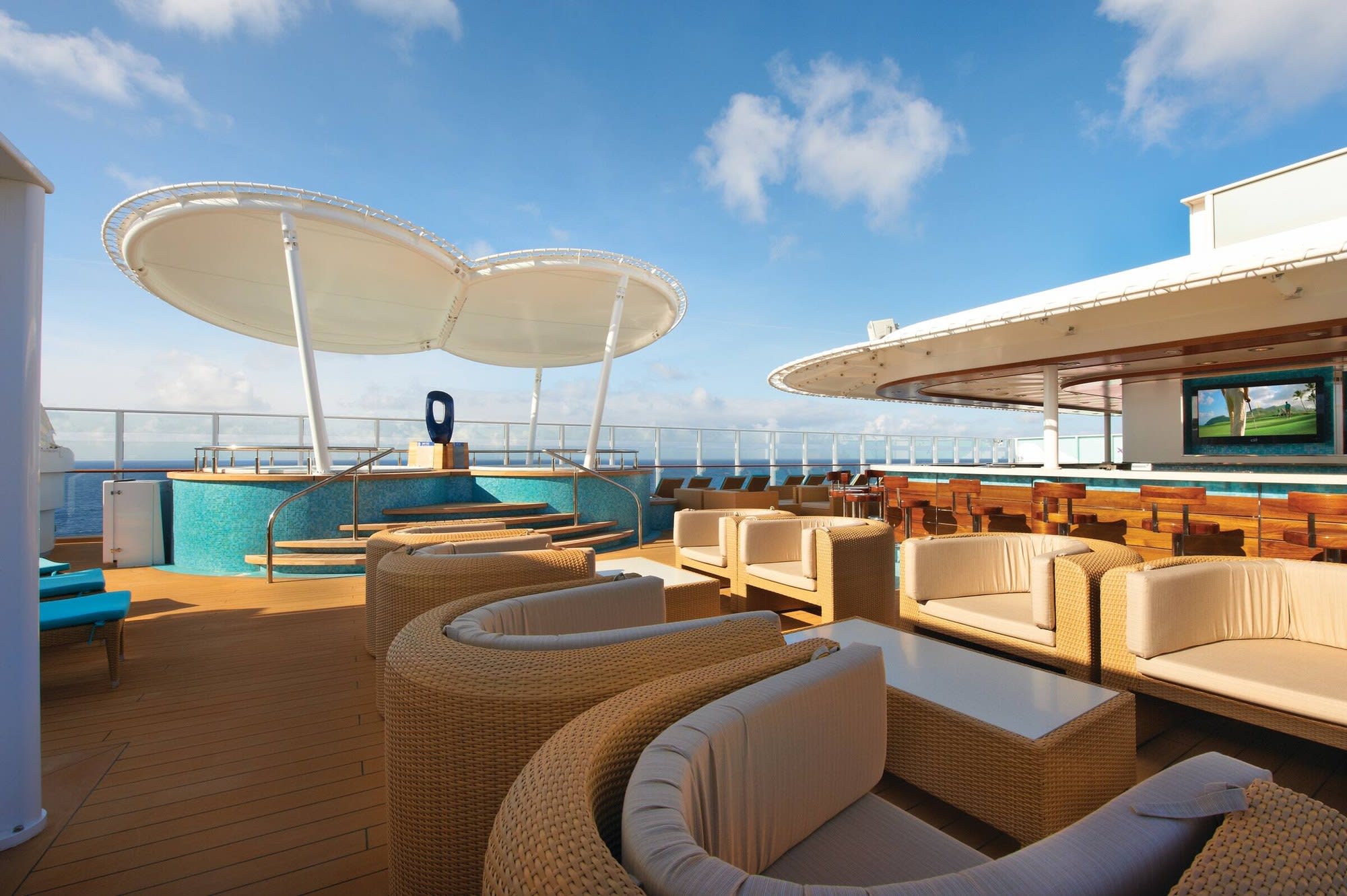 Vibe Beach Club on Norwegian Breakaway