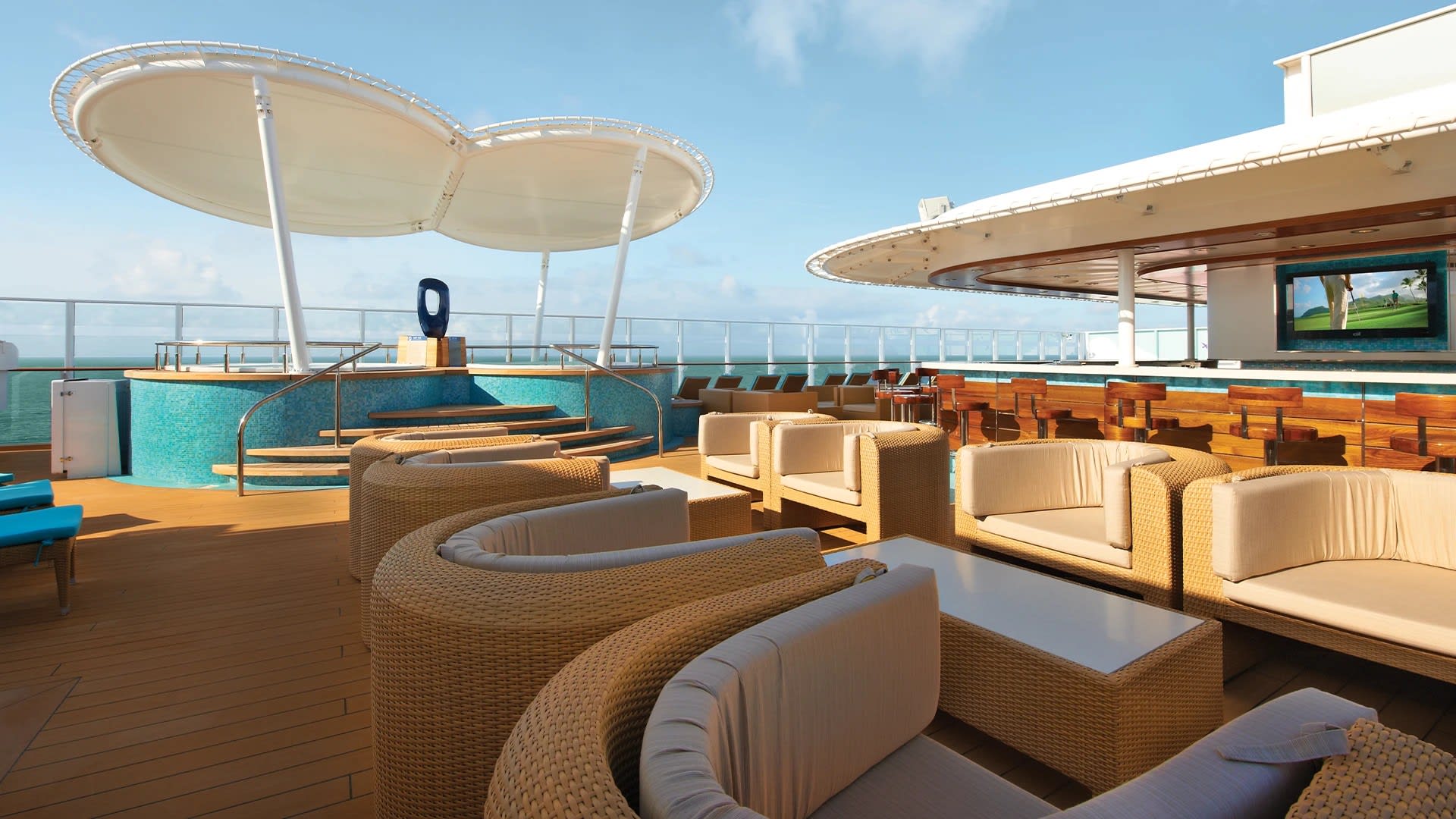 Vibe Beach Club on Norwegian Escape