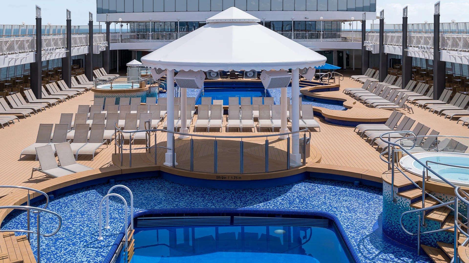 Pool Deck on Norwegian Gem