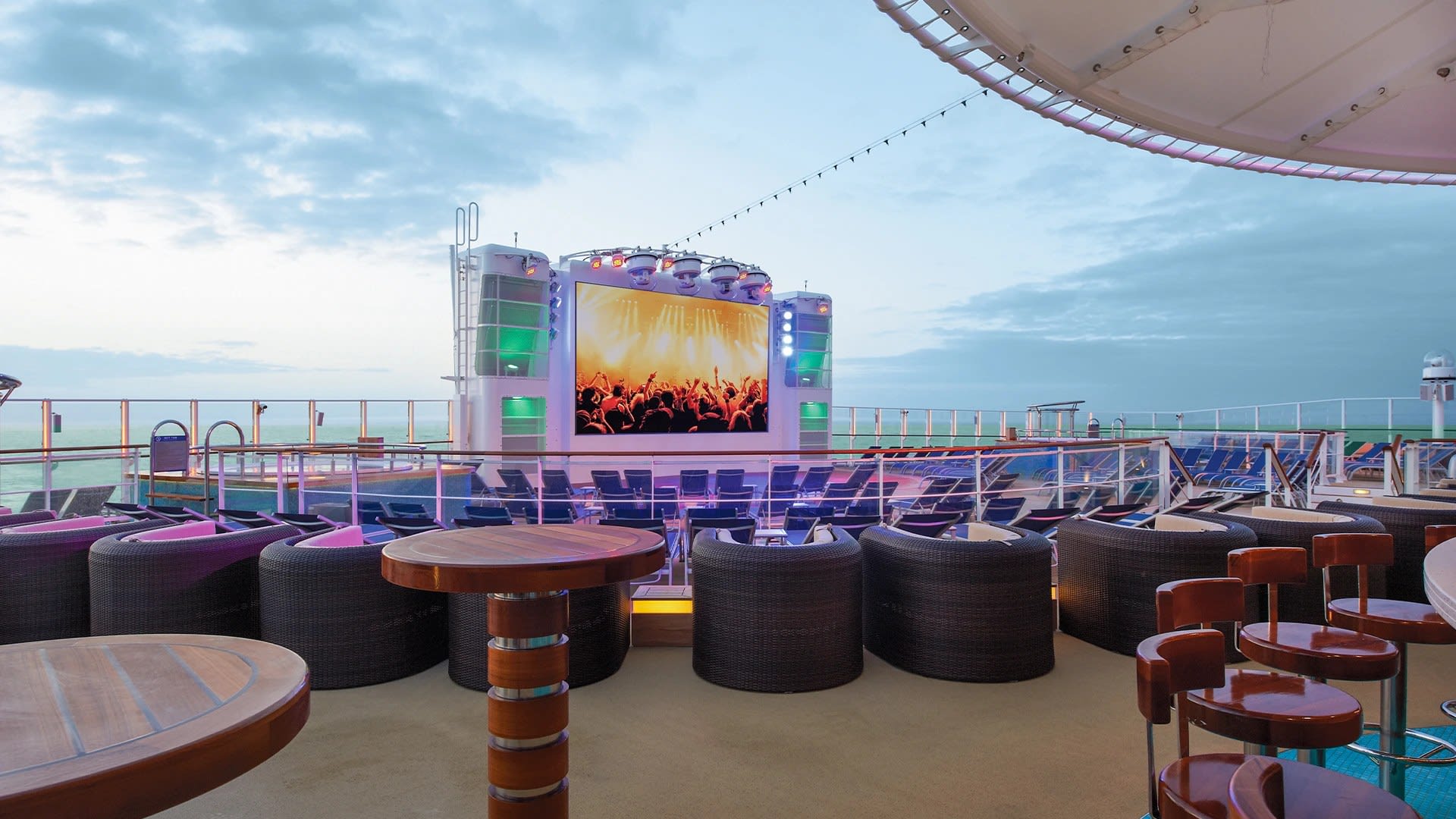 Vibe Beach Club & Spice H2O on Norwegian Getaway