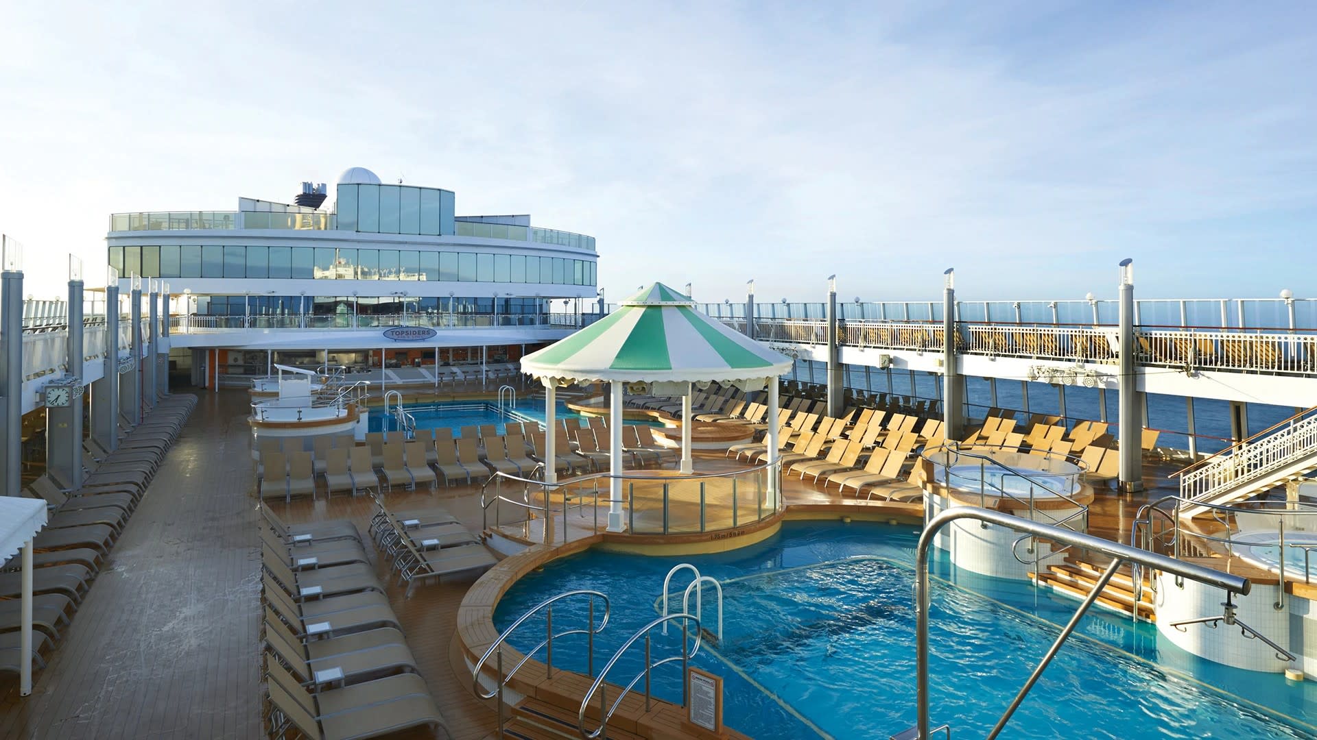 Pool Deck on Norwegian Jewel