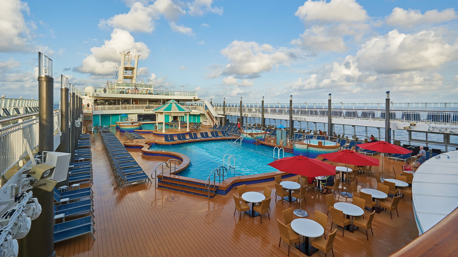 Pool Deck on Norwegian Pearl