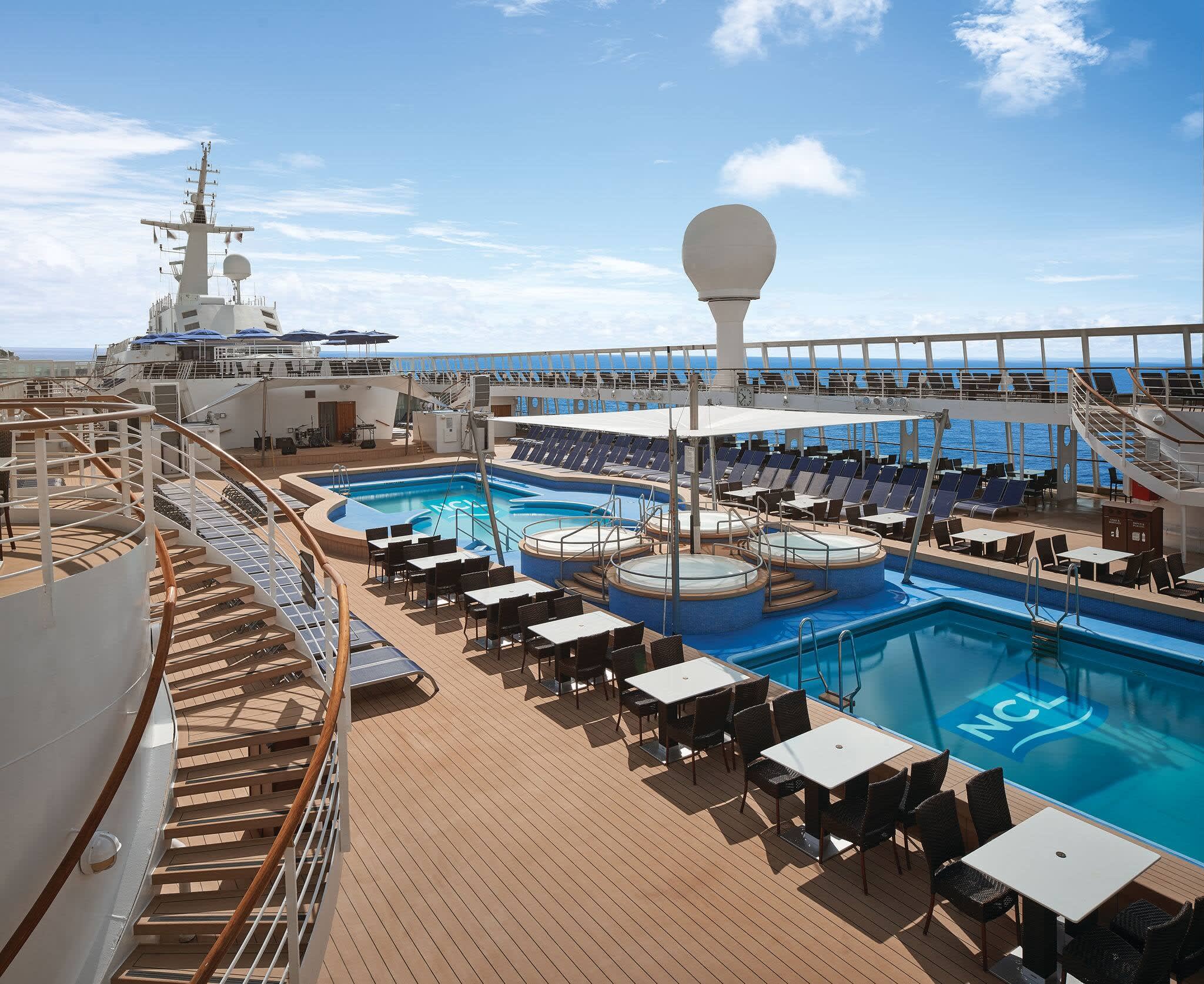 Pool Deck on Norwegian Sky