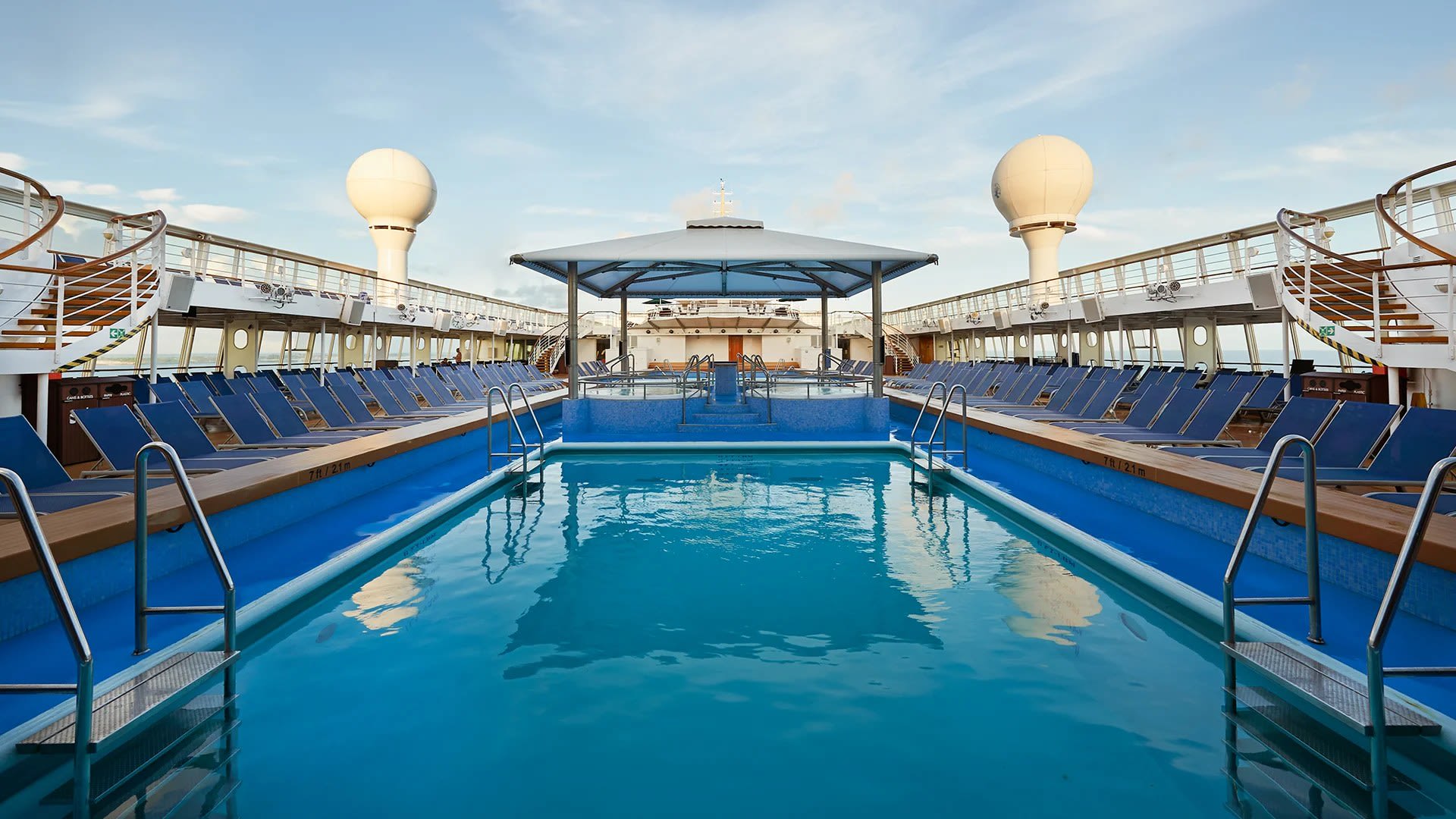 Pool Deck on Norwegian Sun