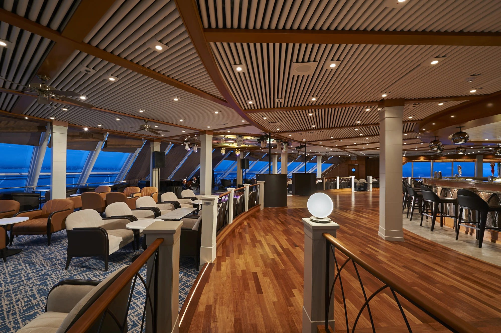 Spinnaker Lounge on Norwegian Sun