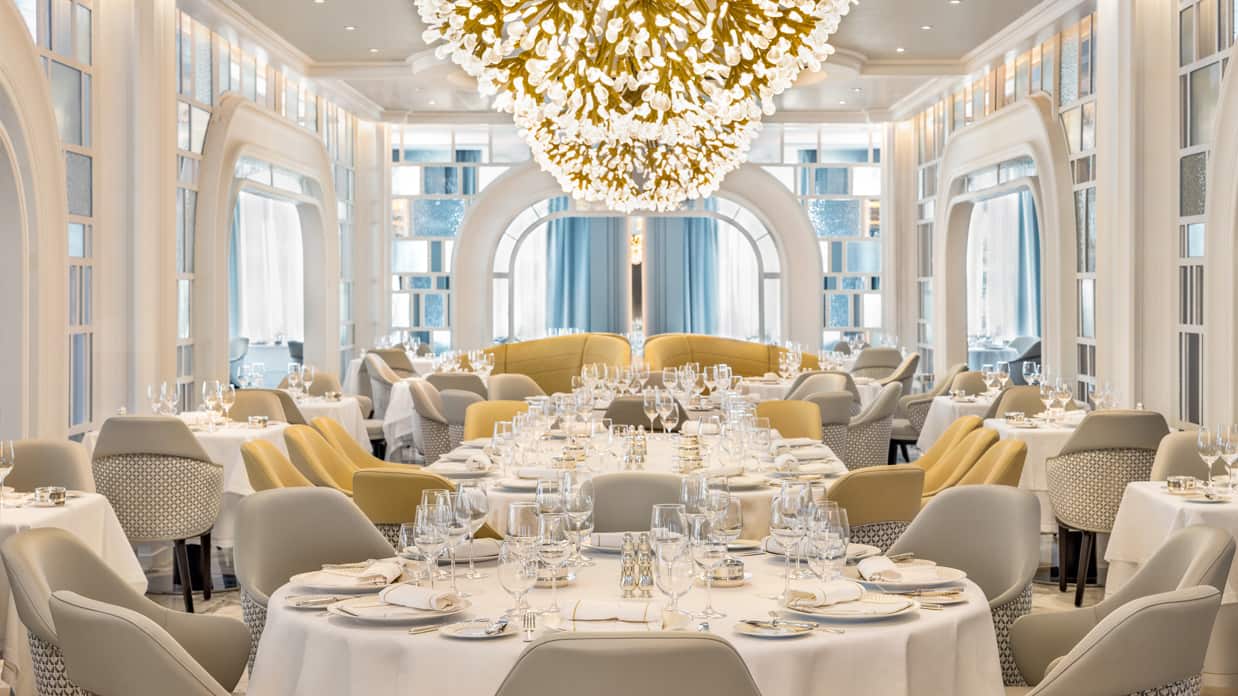 Grand Dining Room & Martinis on Oceania Vista