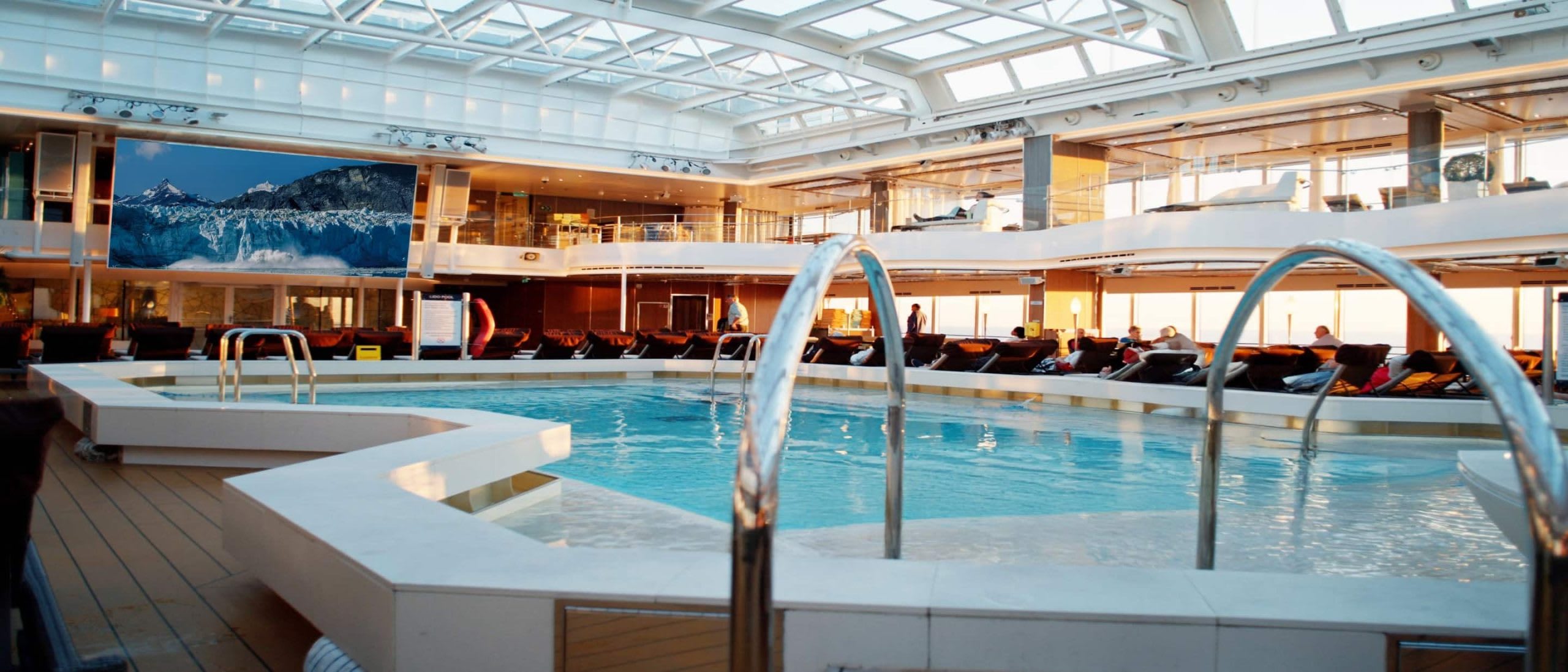 Lido Pool & Magradome on Rotterdam