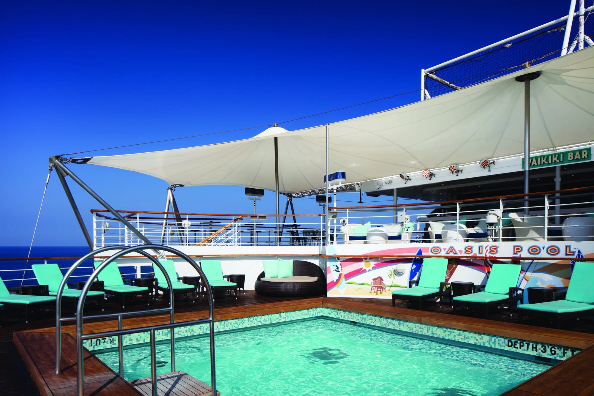 Oasis Pool & Waikiki Bar on Pride of America