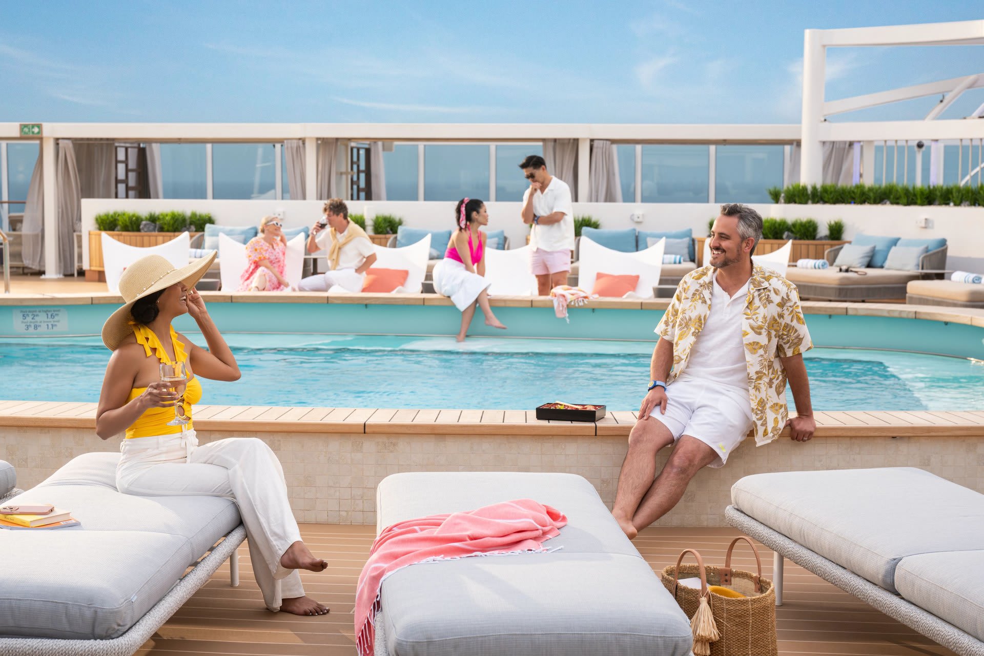 Princess Sanctuary Club Poolside Sanctuary Club & Suite Lounge on Sun Princess