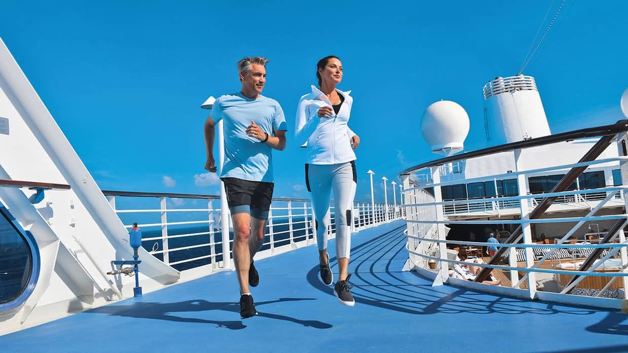 Sun Deck & Putting Green on Oceania Nautica
