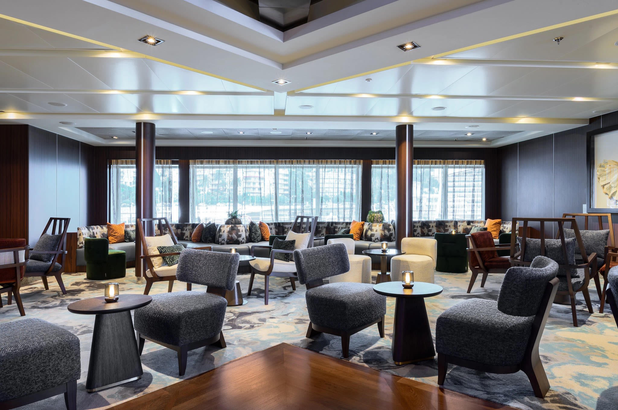 The Club & Sushi on Seabourn Quest