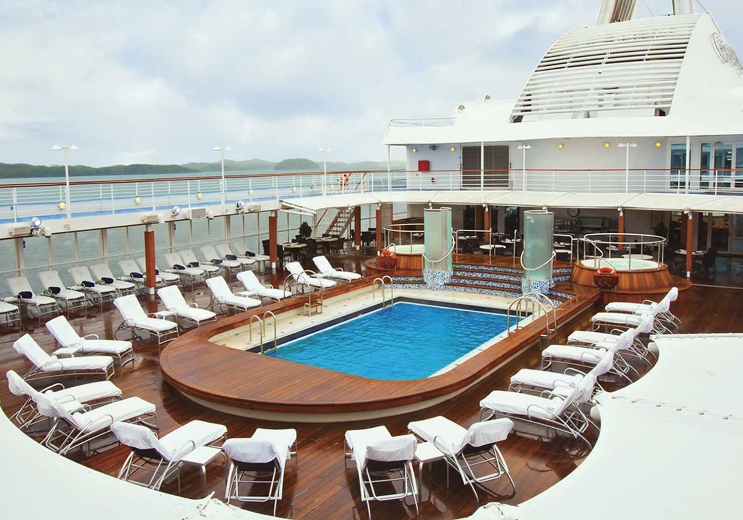 Pool Deck & Pool Grill on Seven Seas Navigator