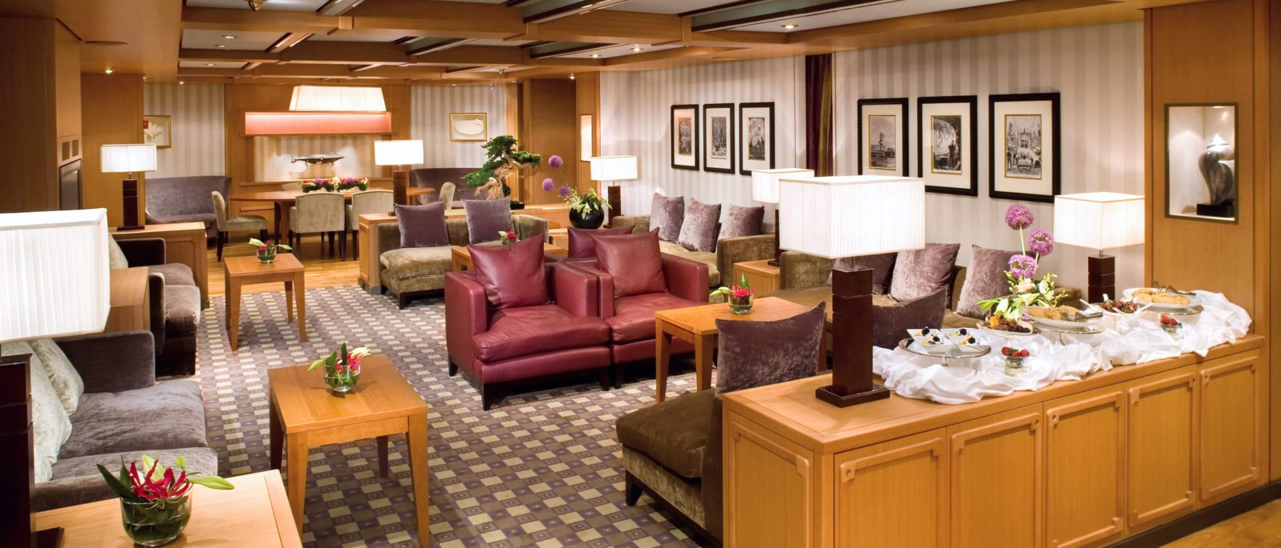 Neptune Lounge on Eurodam