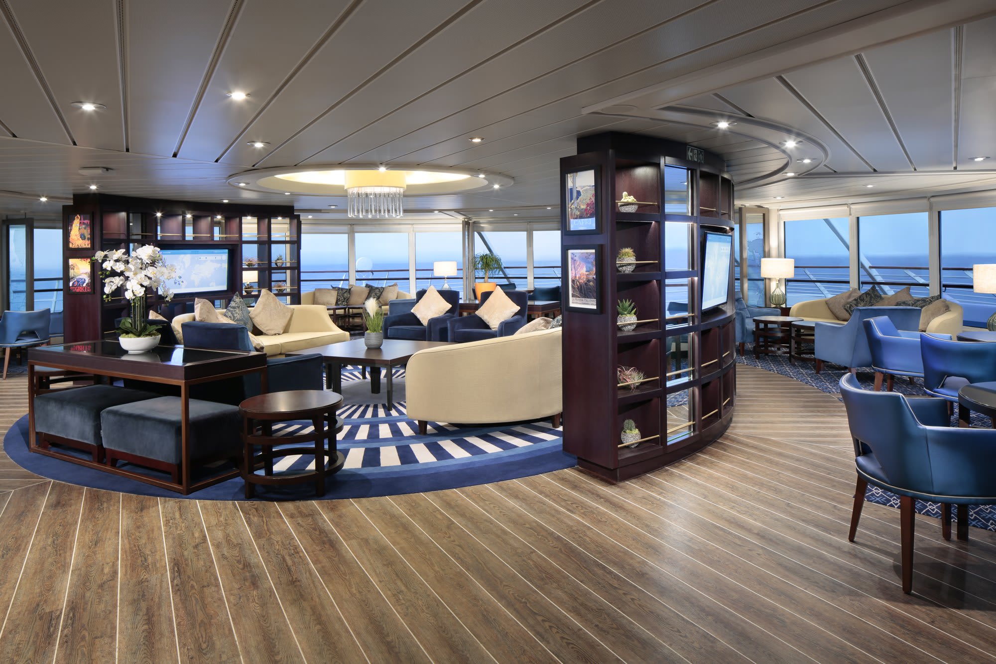 Star Breeze Yacht Club Cafe Library Yacht Club Café & Library on Star Breeze
