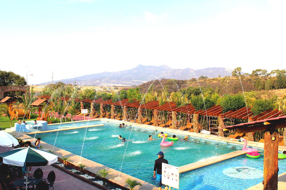 Cabañas en Abekany Camp
