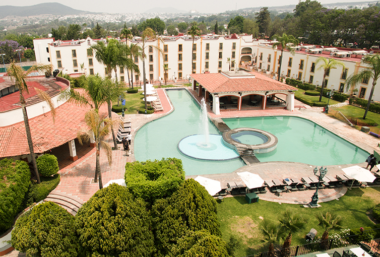 Alberca de hotel Misión Grand Juriquilla