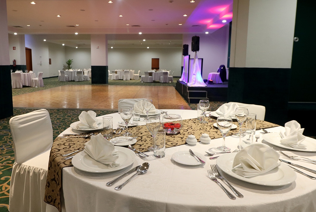 Salón de bodas decorado en Hoteles Misión
