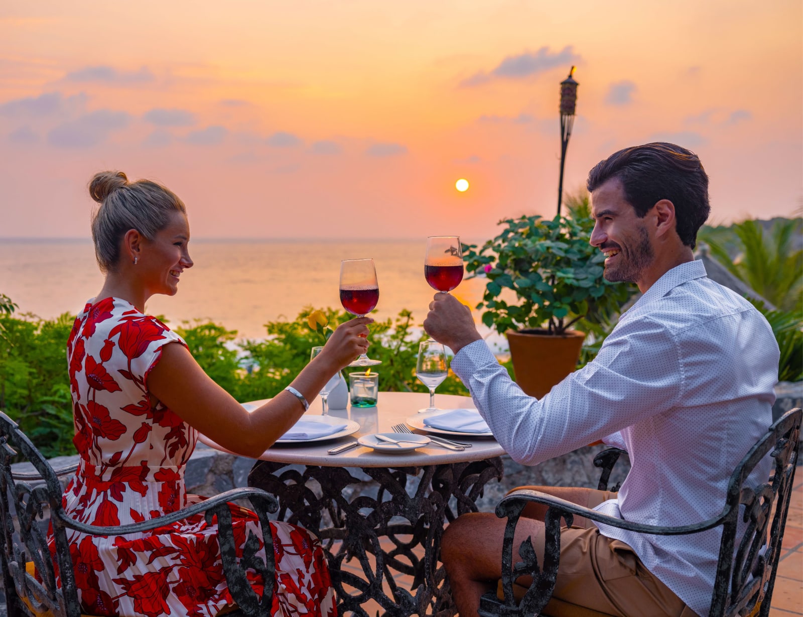 Couple traveling with iPrefer Hotel Rewards