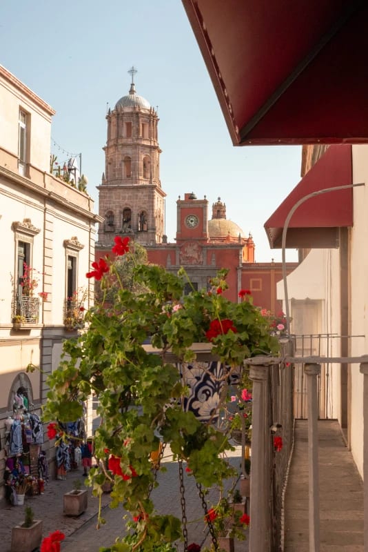 Fachada histórica de Hotel Hidalgo en el Centro de Querétaro