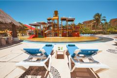Beachfront restaurant with romantic dinner setting