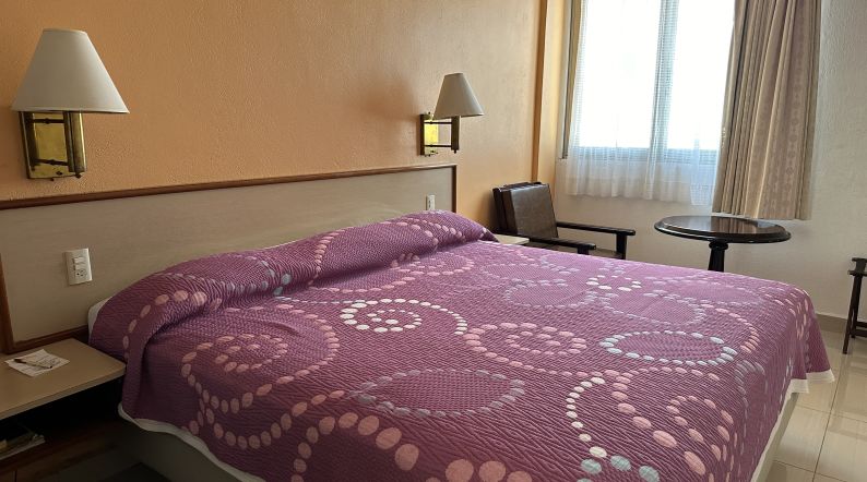 HABITACIÓN CAMA EXTRAGRANDE