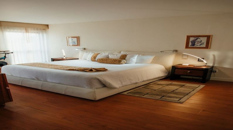 Master Suite con una cama