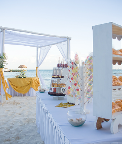 Boda en la playa de un hotel