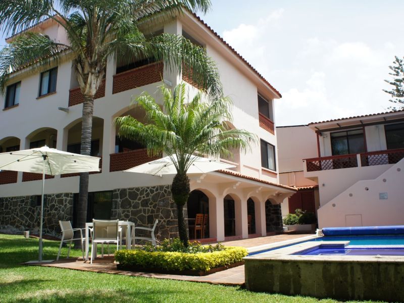 Why book directly with Hotel Quinta Elvira?