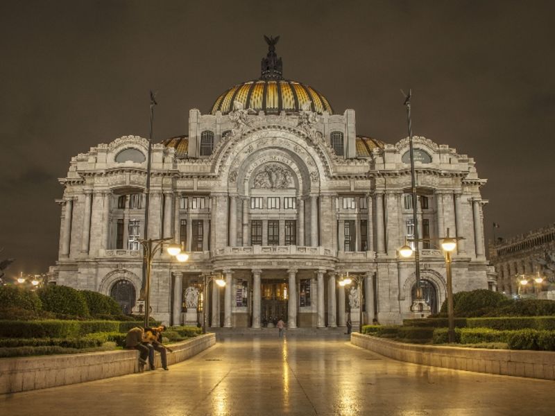A solo minutos de atracciones populares