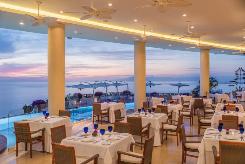 Vista del restaurante Eugenia con una Vista a la Bahía de Puerto Vallarta