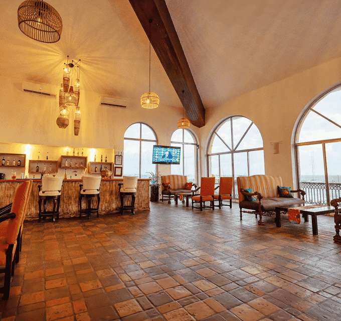 Cúpulas Bar, Mexican cantina near the lobby